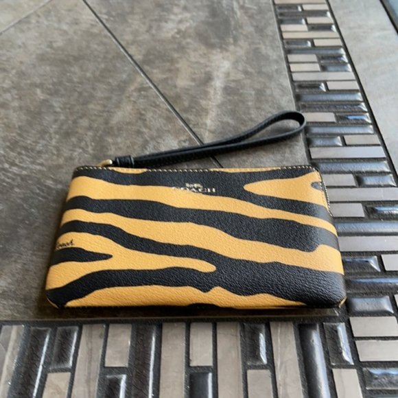 Coach Corner Zip Wristlet With Tiger Print Gold/Honey/Black Multi - Picture 3 of 16